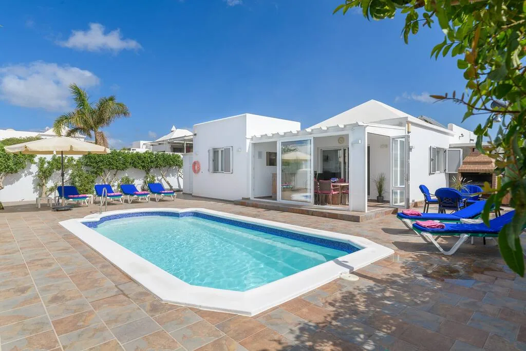 Villa Hermosa mit beheizbarem Pool und Sonnenterrasse